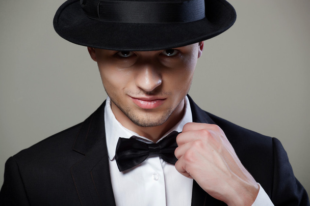 Stylish man in elegant black suit - Фото, зображення