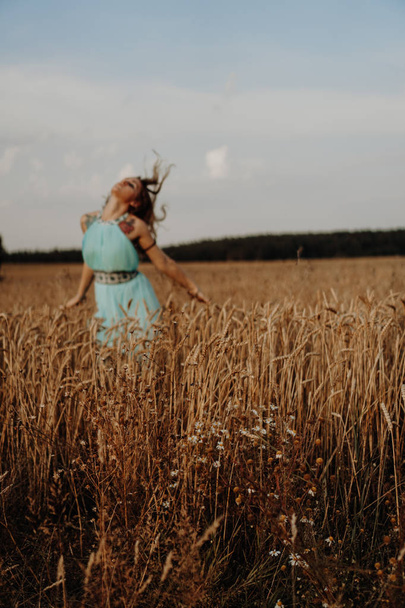 Beautiful Young Woman Dancing In The Field - Φωτογραφία, εικόνα