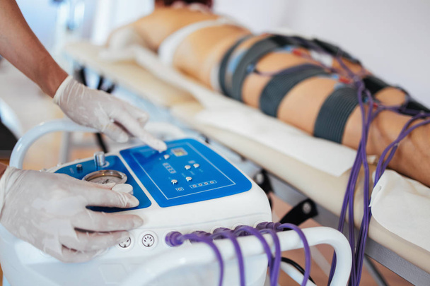 Modern technology medical health and beauty treatment with electrostimulation EMS slimming machine. - Valokuva, kuva