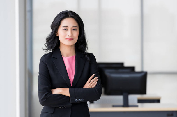 Businesswoman standing and crossed her arms - Photo, Image