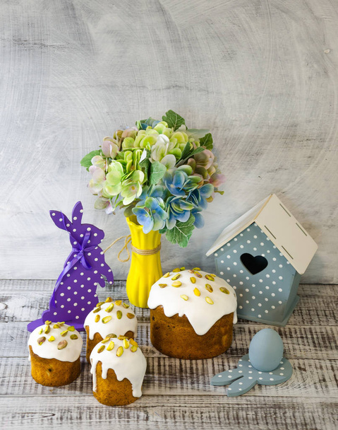 Easter decoration set with glazed kulich and vanilla eclairs - Photo, Image