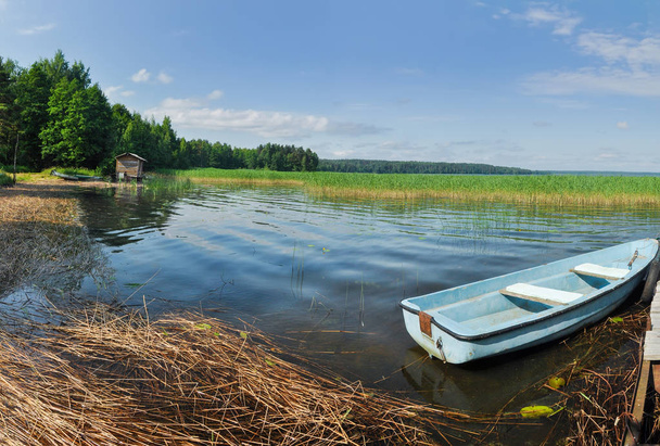 Morgen auf dem Otradnoe-See im Gebiet Leningrad - Foto, Bild