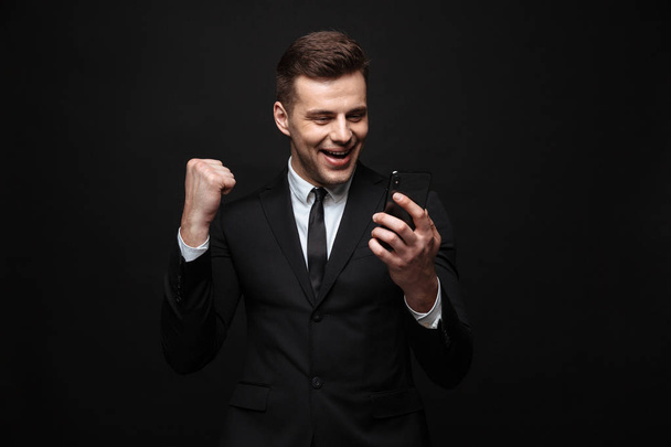 Confident attractive businessman wearing suit - Foto, Imagem