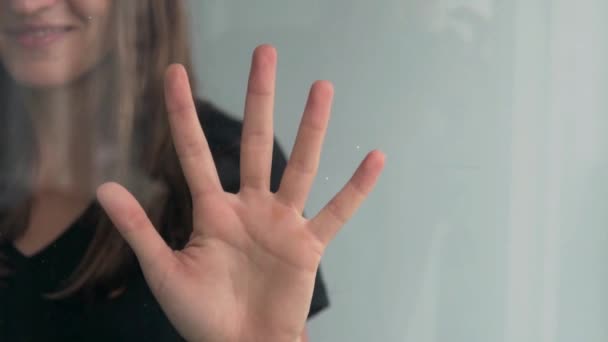 Scansione delle impronte digitali della mano femminile
 - Filmati, video