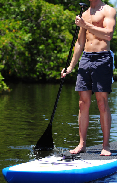 fit man on paddle board - Foto, afbeelding
