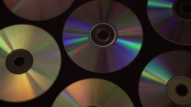 Vintage CD ή DVD φόντο δίσκο, παλιά κύκλοι δίσκοι που χρησιμοποιούνται για την αποθήκευση δεδομένων, μοιραστείτε ταινίες και μουσική - Πλάνα, βίντεο