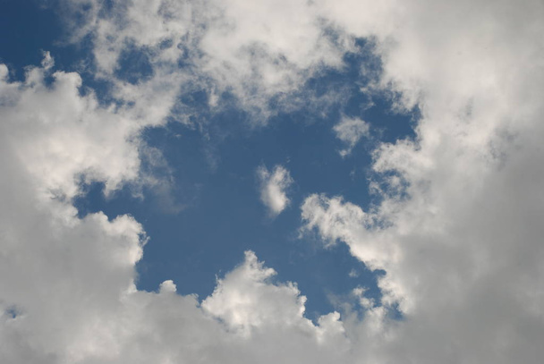 nubes en el cielo - Foto, Imagen