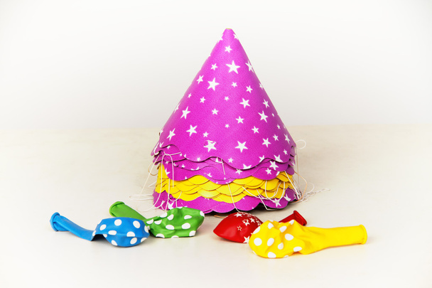 Chapéus e balões vibrantes para festas
 - Foto, Imagem