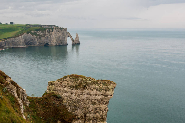 Ranta ja kallioita Etretat, Normandiassa, Ranskassa
 - Valokuva, kuva