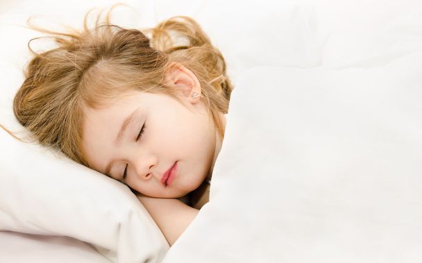 Little girl sleep in the bed - Φωτογραφία, εικόνα