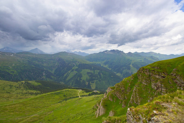 view of Alps from top of cable car at Bad Gastein, Austria - Foto, afbeelding