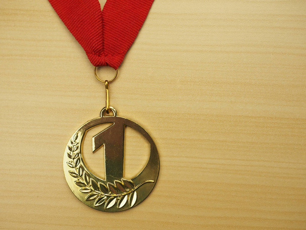 Medalha de ouro em primeiro lugar. Conceito de realização de sucesso
 - Foto, Imagem
