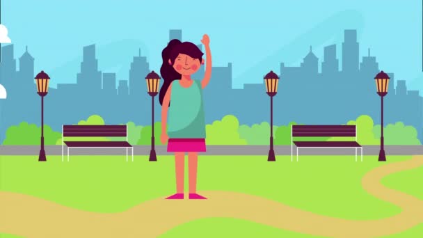 mujer joven saludando en el paisaje del parque
 - Imágenes, Vídeo