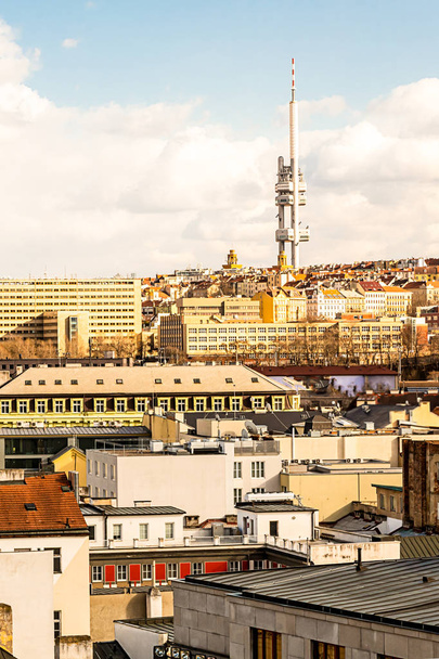 Чеська Республіка Прага 2017 березня. Європейське місто дахів телевізійна вежа v - Фото, зображення