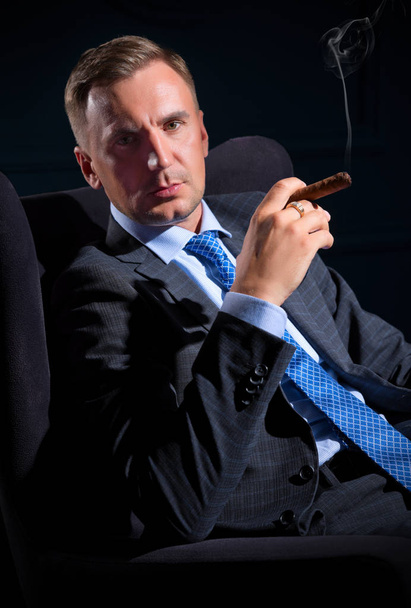 Businessman in the studio portrait (normal ver) - Foto, Imagem