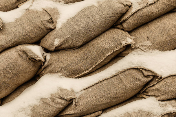 patrón gris arena pila protección militar conchas edificio nieve de cerca
 - Foto, imagen