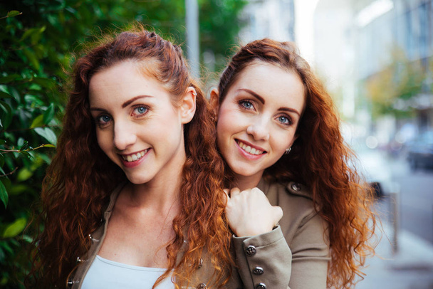Twin sisters bonding outdoors - Valokuva, kuva