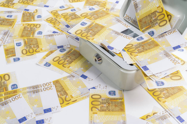200 euros of banknotes scattered over a petty cash - Foto, afbeelding