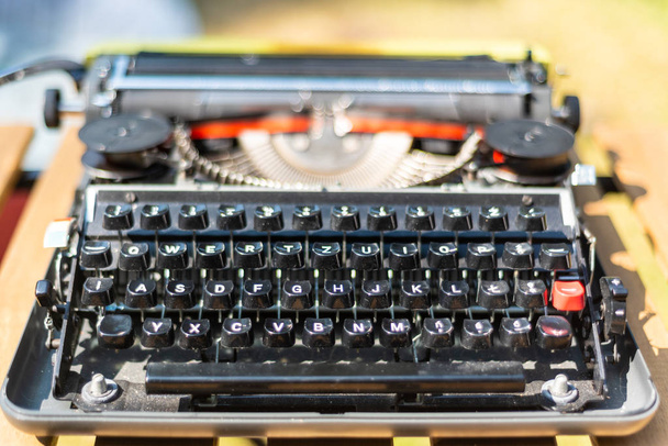 Scatti dettagliati di una vecchia macchina da scrivere
 - Foto, immagini