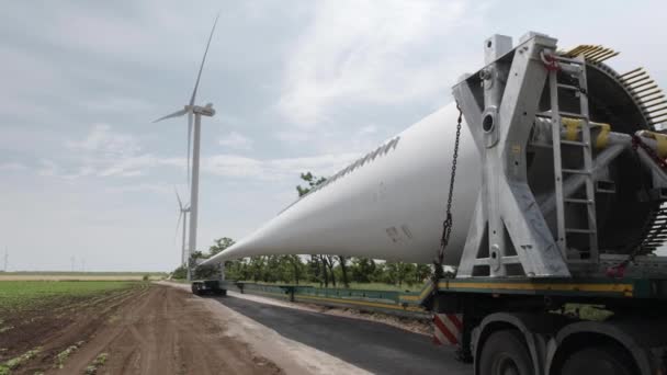 Le pale dei generatori eolici sul corpo del camion
. - Filmati, video
