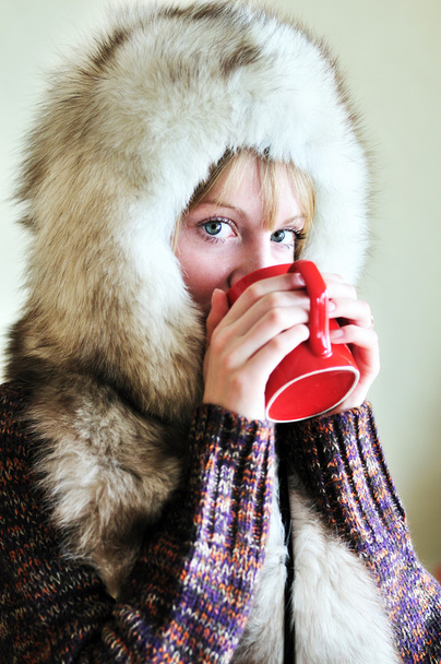 Drinking winter girl - 写真・画像