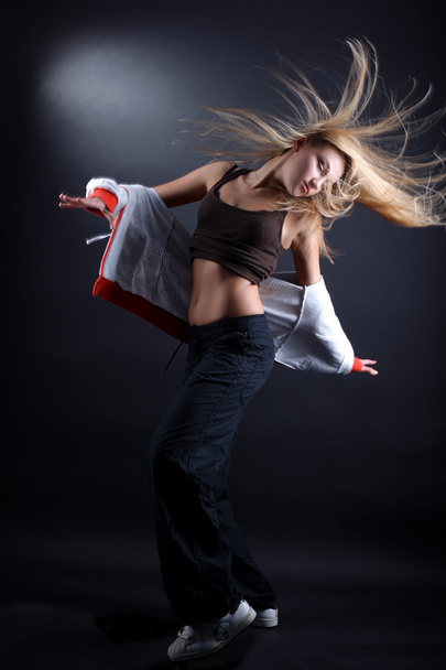 Young woman modern dancer in action - Fotoğraf, Görsel