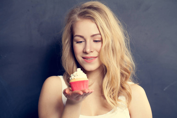 Smiling Cute Girl holding Cake in her hands. Beautiful Woman  - Valokuva, kuva