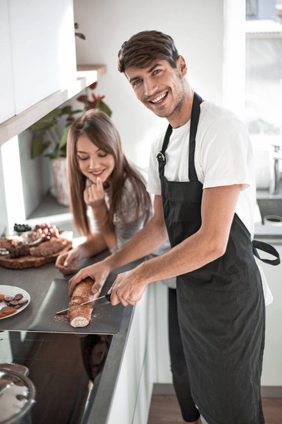 young couple having fun making sandwiches for Breakfast. - Fotoğraf, Görsel