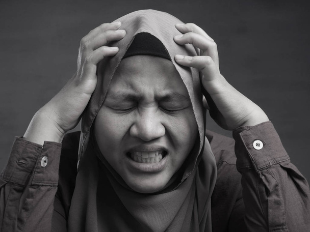 Stressed Muslim Lady Having Headache - Zdjęcie, obraz