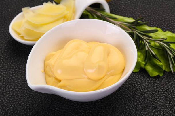 Salsa de queso en el bowl
 - Foto, imagen