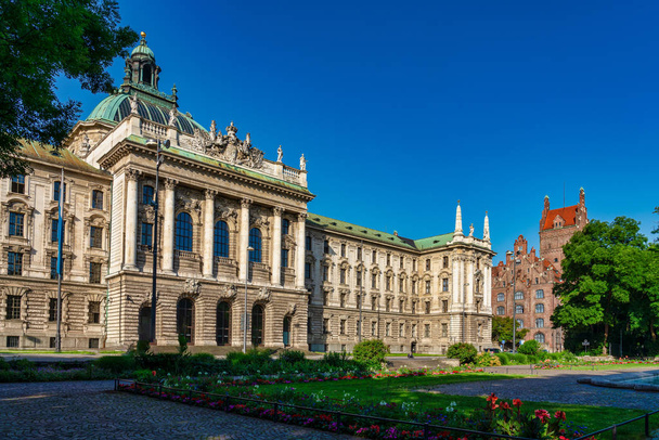 Adalet Sarayı - Justizpalast in Münih, Bavyera, Almanya - Fotoğraf, Görsel