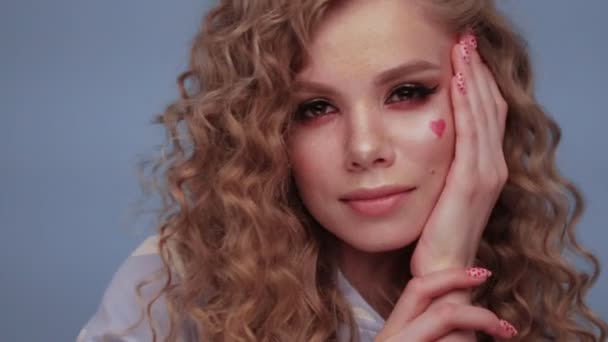 Pretty girl with curls hairstyle, classic makeup, freckles, nude lips Beauty face. - Footage, Video