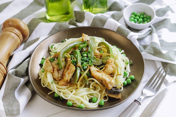 spaghetti with grilled chicken breast and green bell pepper, peas and green onion - Photo, Image