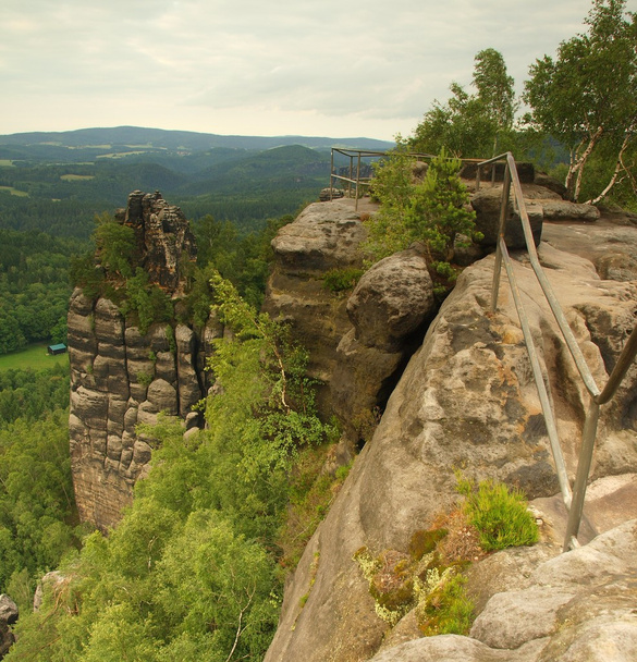 Summer evening before storm in Saxon Switzerland, grey sky over sandstone rocks. Attractive destination for tourists and climbers. - Foto, imagen