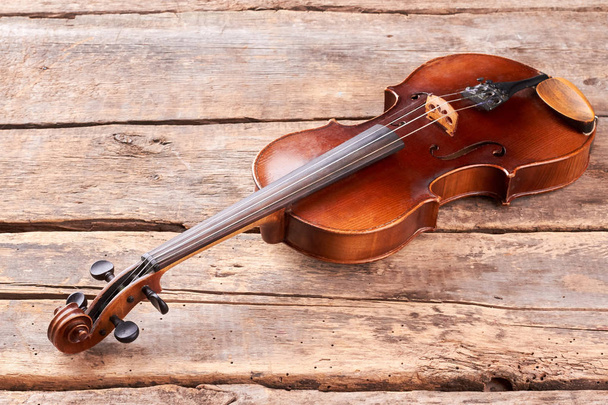 Velho violino no chão de madeira
. - Foto, Imagem