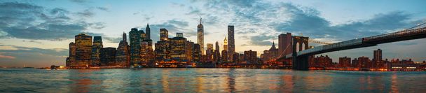New York City városképe naplementekor - Fotó, kép