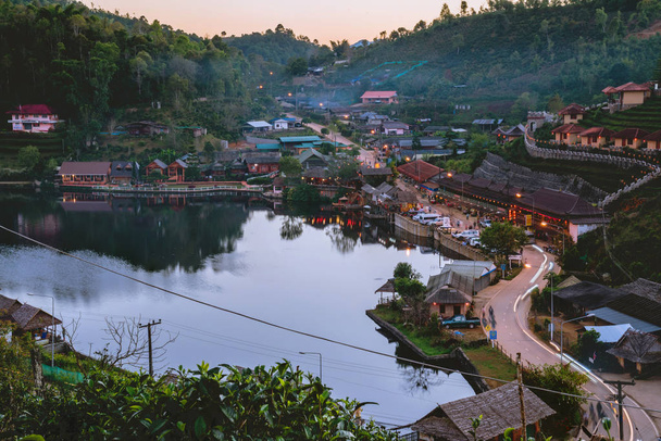 Tourisme naturel sur la montagne ; village chinois. chez Ban Rak Thai village Mae Hong Son en Thaïlande, Travel relax
. - Photo, image