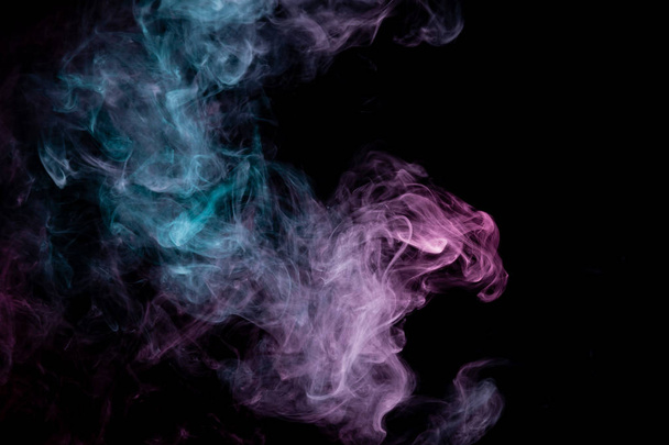Fond coloré avec des nuages de fumée sinueux à partir de motifs de
 - Photo, image