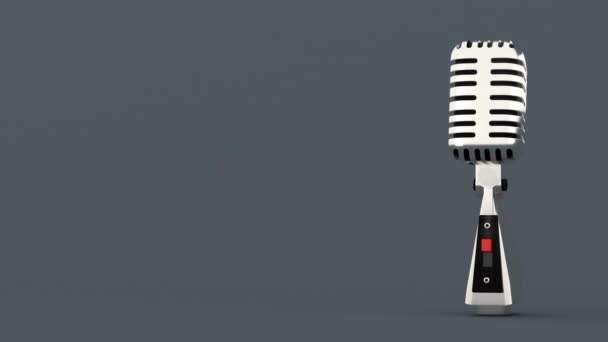 Rocznika retro mikrofon retro srebrny mikrofon na szarym tle - Materiał filmowy, wideo