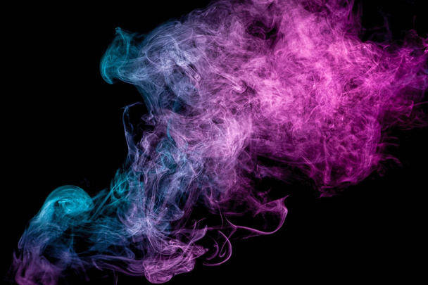 Giftige beweging van kleur blauw en roze rook abstract op zwarte achtergrond, Fire design. Fantasie print voor kleding: t-shirts, sweatshirts - Foto, afbeelding