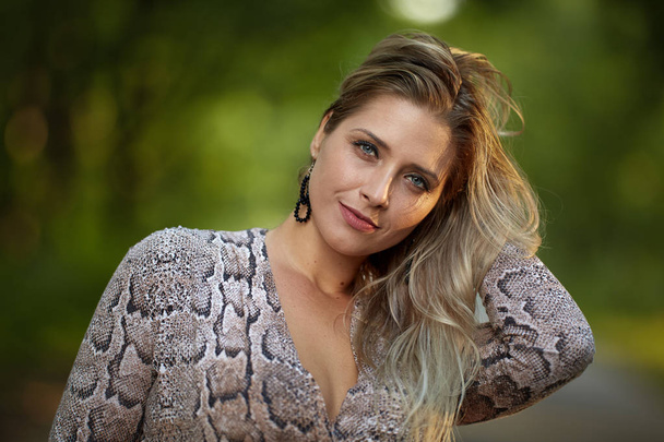 Portrait of a beautiful woman outdoor with selective focus - Fotografie, Obrázek