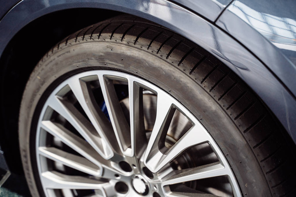 Close up of rim car alloy wheel. - Foto, Imagen