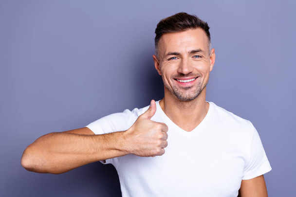 Close up photo amazing he him his middle age macho perfect appearance hand arm raised thumb up agree hairdo after barber shop visit advising wear casual white t-shirt isolated grey background - Foto, Imagem