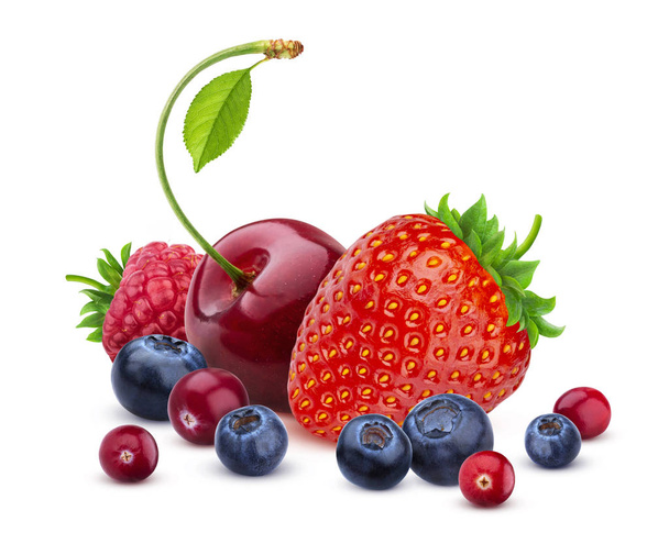 Смесь ягод на белом фоне, куча свежих лесных ягод
 - Фото, изображение