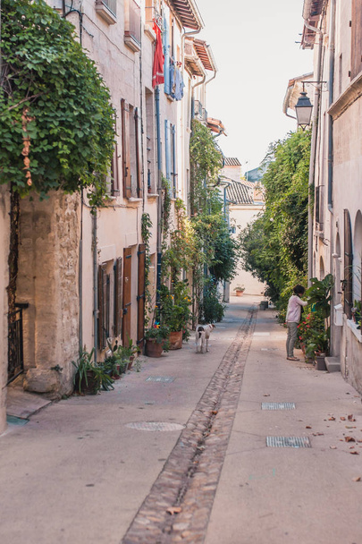 Avignon, Provence / France - September 27, 2018: Narrow city streets with typical Mediterranean architecture - Фото, зображення