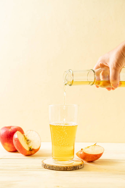 Apple juice with red apples fruits - Foto, immagini