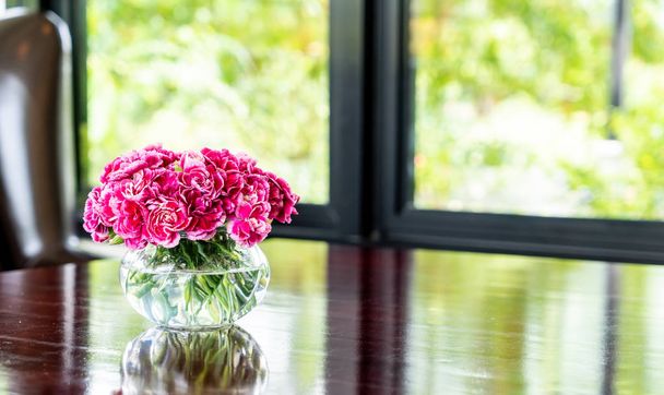 beautiful bouquet flower in vase on table - Φωτογραφία, εικόνα