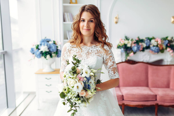 Beautiful bride in a wedding dress with lace, posing in the Studio - Fotografie, Obrázek