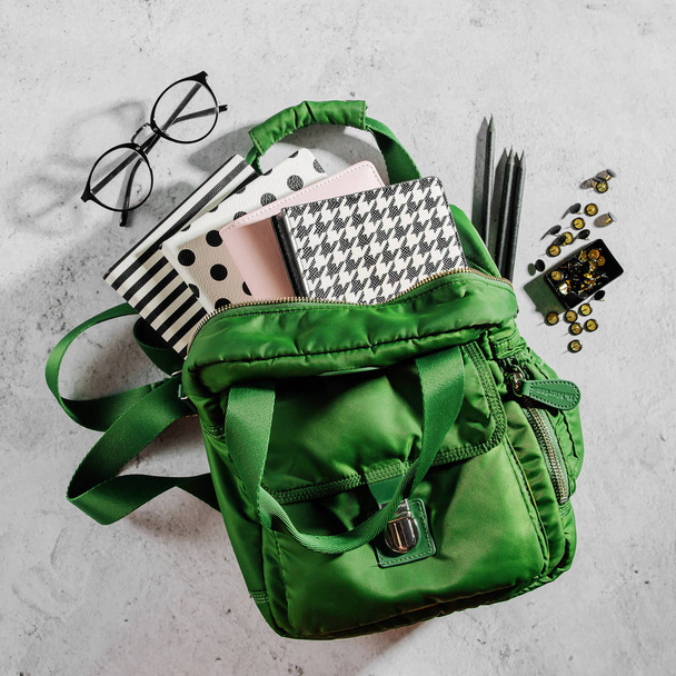 Backpack with school supplies and books for study - Foto, Bild