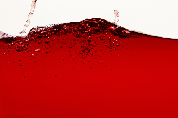 rode heldere vloeistof met Splash geïsoleerd op wit - Foto, afbeelding
